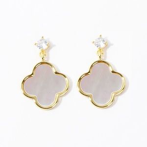 GOLD & MOTHER OF PEARL CLOVER / QUATREFOIL LINK EARRINGS